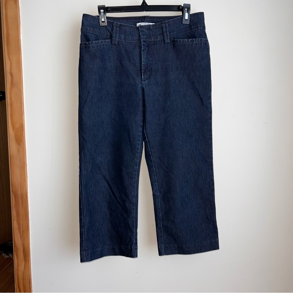 LEE Natural Fit Just Below the Waist Cropped Straight Leg Jeans
• Size 10 Medium - Picture 1 of 3